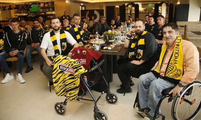 ΑΕΚ: Όμορφη κίνηση της ΠΑΕ - Γεύμα προς τιμήν των κατόχων διαρκείας ΑΜΕΑ με αμαξίδιο