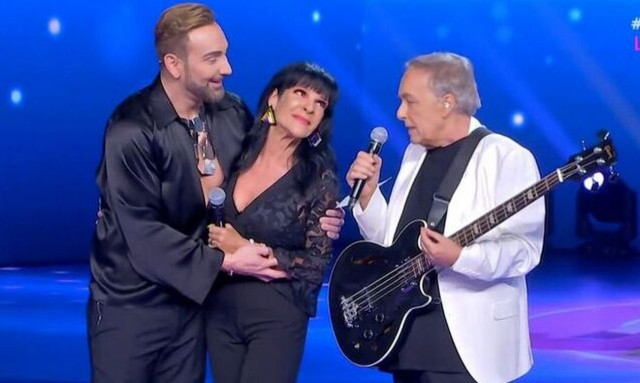 J2US: Ανδρέας Μικρούτσικος - Σοφία Βόσσου - Ερμήνευσαν την «Άνοιξη» 32 χρόνια μετά