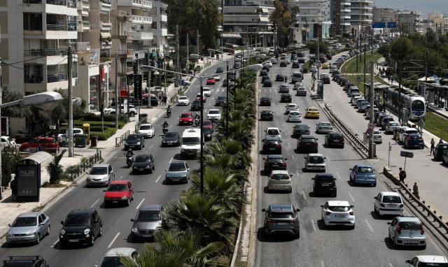 Κίνηση: Τροχαία και καραμπόλες μπλόκαραν τους δρόμους