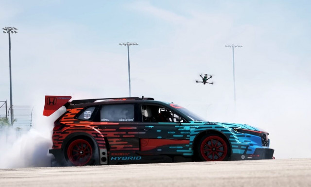 Δείτε τον Max Verstappen να κάνει ντόνατς με ένα Honda CR-V