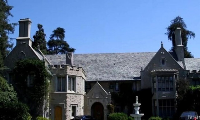 Τι συνέβη στην έπαυλη του Playboy μετά το θάνατο του Χιου Χέφνερ και πως βρέθηκε σε ελληνικά χέρια