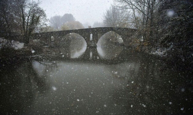 Μετά την ξηρασία και τον καύσωνα, χιόνισε στη βόρεια Ισπανία