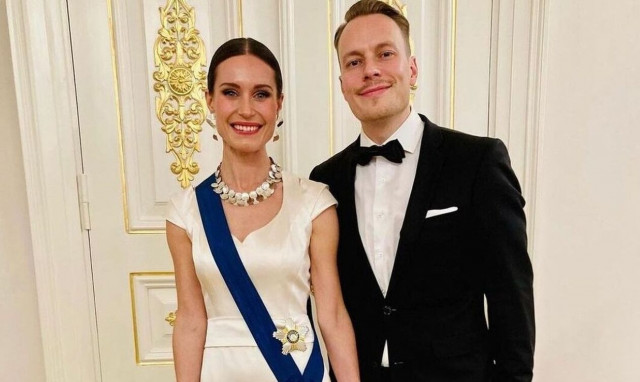 Φινλανδία: Ο σύζυγος της Σάνα Μαρίν αγκαλιά με άλλη γυναίκα, λίγο πριν ανακοινώσουν το διαζύγιό τους