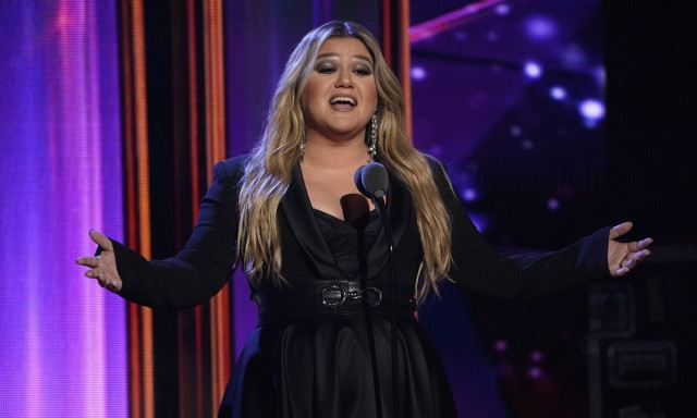 Κέλι Κλάρκσον: Το talk show κατηγορείται για εκφοβισμό από 11 υπαλλήλους