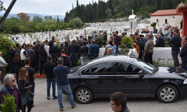 Άρτα: Σπάραξαν καρδιές στο τελευταίο «αντίο» της Ελένης-Λυδίας - Λιποθύμησε δύο φορές ο πατέρας