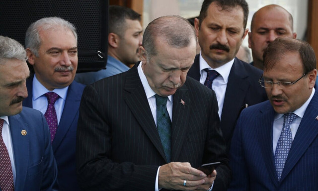 Εκλογές στην Τουρκία: Οργή για τη λογοκρισία στο Τwitter