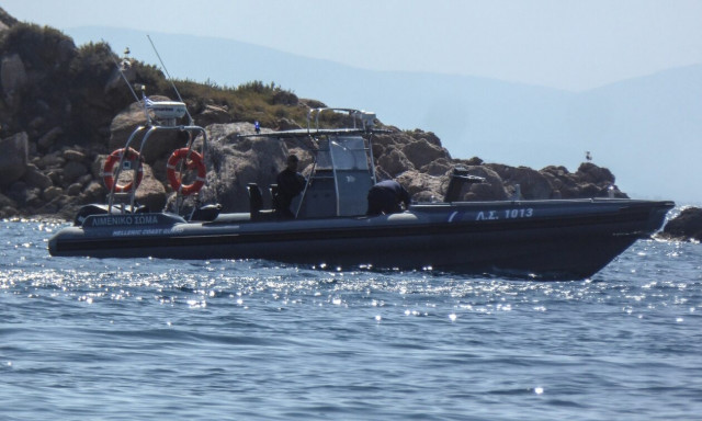 Τραγωδία στον Κορινθιακό: Νεκρός 75χρονος σε βραχονησίδα μετά από ανατροπή λέμβου