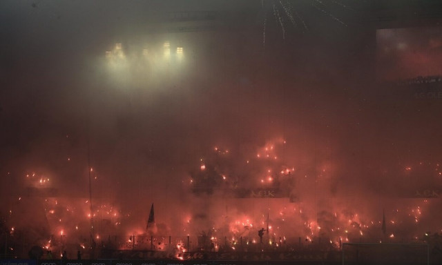 ΑΕΚ: «Έκρηξη» ηφαιστείου στην «OPAP Arena» - Εκατοντάδες καπνογόνα στην είσοδο των ομάδων