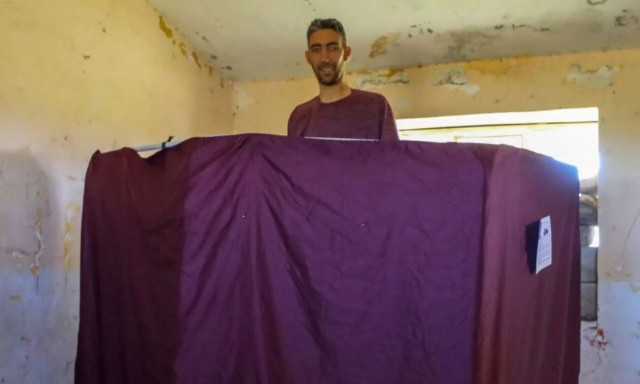 Εκλογές Τουρκία: Ψήφισε ο πιο ψηλός άντρας του κόσμου