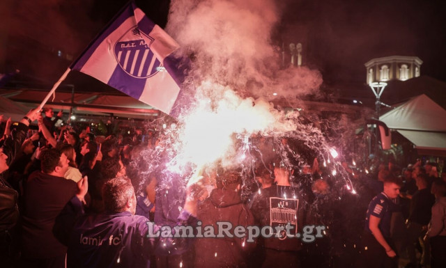«Κάηκε» η Λαμία για την παραμονή στη Super League – Καπνογόνα, συνθήματα και αποθεωτική υποδοχή