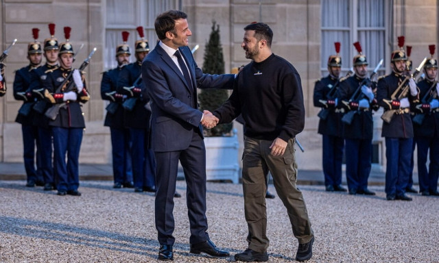 Πόλεμος στην Ουκρανία: Ζελένσκι και Μακρόν καλούν να επιβληθούν νέες κυρώσεις στη Ρωσία