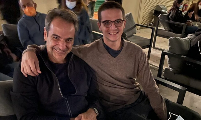 Εκλογές 2023 - Κυριάκος Μητσοτάκης: Παρασκηνιακές στιγμές με τον γιο του στη Μόρια