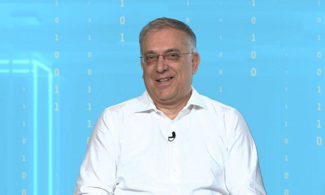 Τάκης Θεοδωρικάκος: Τραγουδάει συνέχεια Ρέμο και έζησε τον πρώτο έρωτα με «Hotel California»