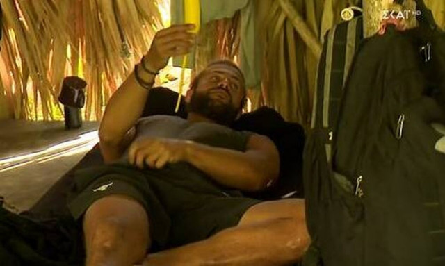 Survivor All Star: To ιδιαίτερο δώρο που έφεραν οι Κόκκινοι στον Βασάλο - «Κάτι συμβολίζει...»