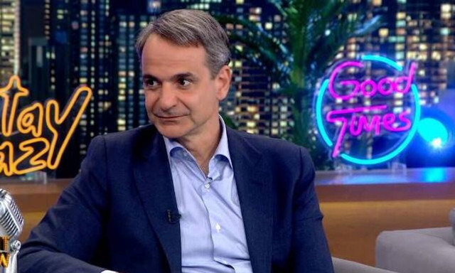 Netflix για δήλωση Μητσοτάκη: Όλοι χαλαρώνουν με Emily in Paris -  Δεν είναι guilt, είναι pleasure!