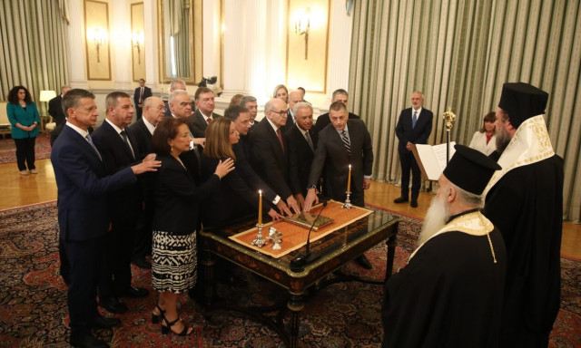 LIVE Blog: Εκλογικός πυρετός στην Ελλάδα - Ορκίστηκε η υπηρεσιακή κυβέρνηση