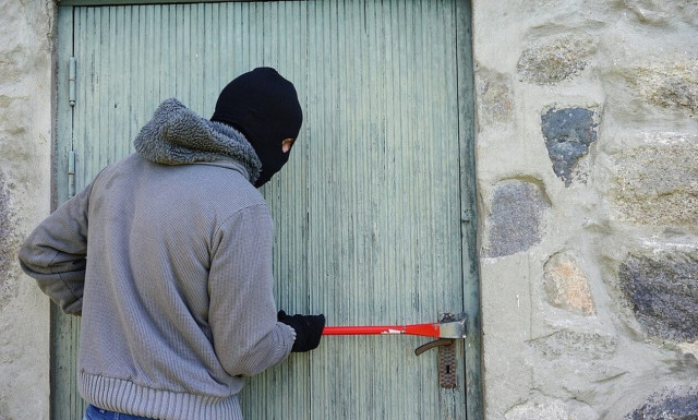 Μύκονος: Μπήκαν σε βίλα και έκλεψαν κοσμήματα αξίας άνω των 4.000 ευρώ