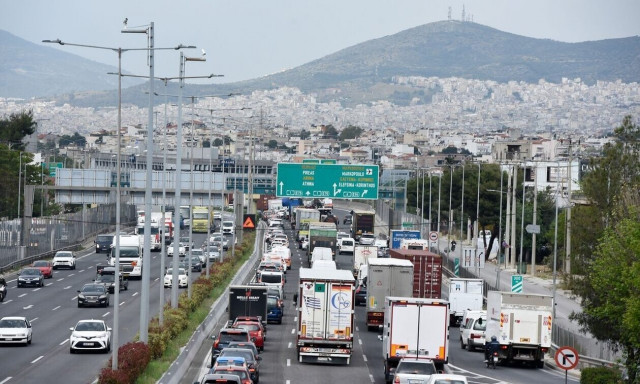 Κίνηση: Στο «κόκκινο» ο Κηφισός - Καθυστερήσεις και στην Αττική Οδό