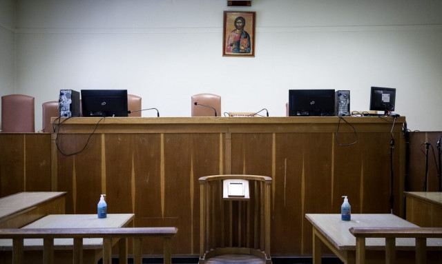 Λάρισα: Αναβιώνει η δολοφονία 50χρονης από τον σύζυγό της - Συγκλονιστική κατάθεση της κόρης τους