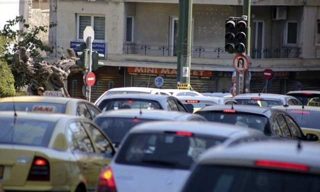 Κίνηση: Τροχαίο ατύχημα στη λεωφόρο Κηφισίας - Μποτιλιαρισμένοι οι δρόμοι της Αττικής