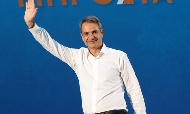 Κυριάκος Μητσοτάκης: Το τηλέφωνο που δεν θέλει να χτυπήσει το βράδυ και οι αναφορές στους γονείς του