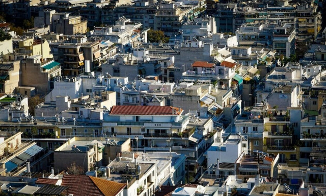 Παλαιότερα και φθηνότερα σπίτια αγοράζουν οι Ελληνες