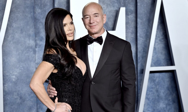 Τζεφ Μπέζος: Χαλαρώνει με τη σύντροφό του στο νέο γιοτ των 500 εκατομμυρίων δολαρίων