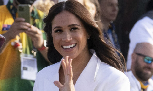 Μέγκαν Μαρκλ: Τιμήθηκε με το βραβείο «Women of Vision» - Η λαμπερή βραδιά και το χρυσό φόρεμα