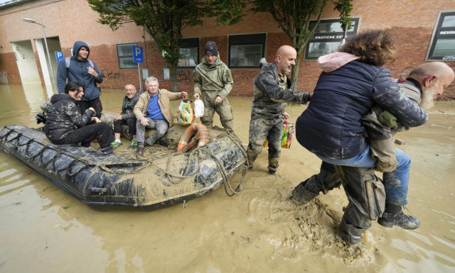 Ιταλία: «Ευχαριστούμε που είμαστε ζωντανοί» - Συγκλονίζει Ελληνίδα από την πλημμυρισμένη Φαένζα