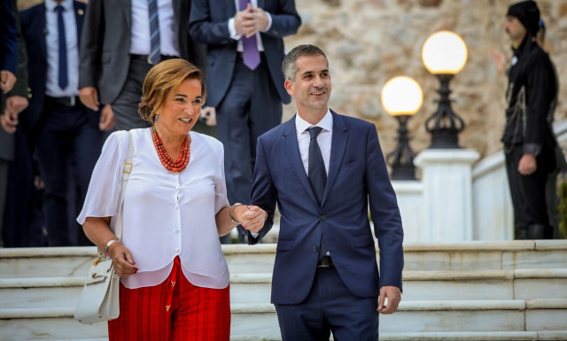 «Μάνα Ντόρα έλα με φόρα»: Συγκινεί η Αλεξία και ο Κώστας Μπακογιάννης μιλώντας για τη μητέρα τους