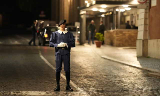 Αυτοκίνητο εισέβαλε στο Βατικανό - Η αστυνομία άρχισε να πυροβολεί