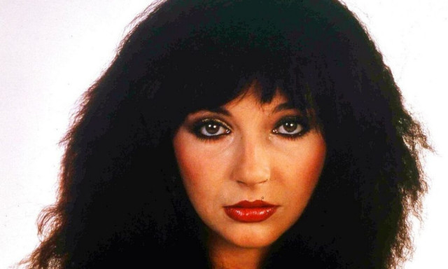 Η Κέιτ Μπους απέτισε φόρο τιμής στον μπασίστα Τζον Γκίμπλιν που πέθανε σε ηλικία 71 ετών