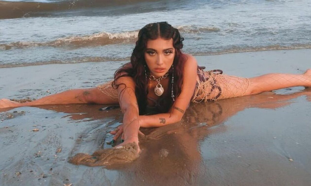 Mαντόνα: Η κόρη της Λούρδη έκανε σέξι φωτογράφιση - Ο αποκαλυπτικός της χορός και η διάφανη φόρμα