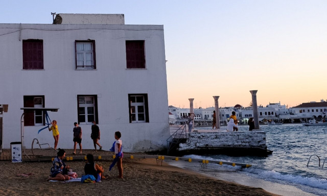 Μύκονος: Ξεκίνησαν οι κατεδαφίσεις - «Έρχονται νέες παρεμβάσεις», λέει ο εισαγγελέας εφετών Αιγαίου