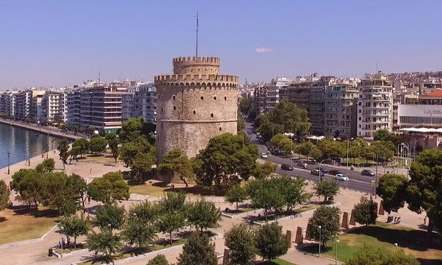 Θεσσαλονίκη: Αναστάτωση στο Ντεπώ από άνδρα που πετούσε αντικείμενα στον δρόμο