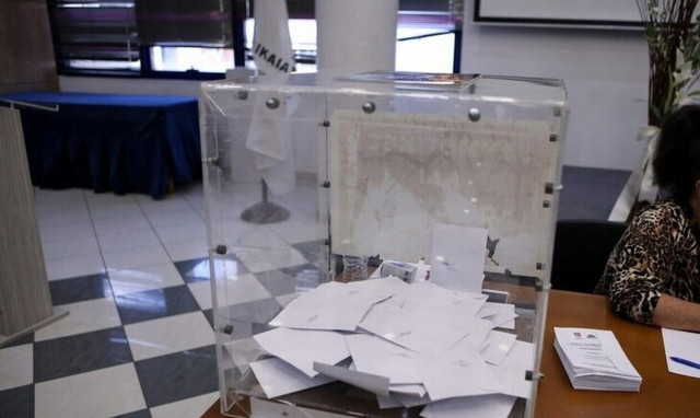 Εκλογές 2023: Σε κόκκινο συναγερμό τα στρατηγεία των κομμάτων το Σαββατοκύριακο