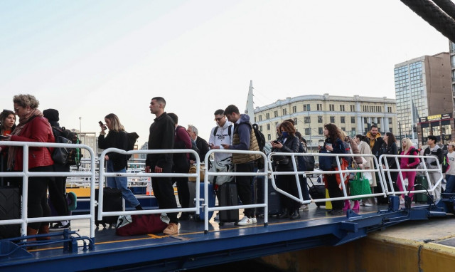 Εκλογές 2023: Φεύγουν με κάθε μέσο οι ετεροδημότες - Τι ισχύει με τα διόδια και τις άδειες εργασίας