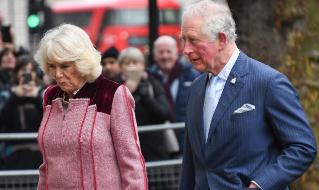 Κάρολος: «Δεν τον αντέχω είναι απαίσιος» - Η άβολη στιγμή που πιάστηκε να προσβάλλει δημοσιογράφο