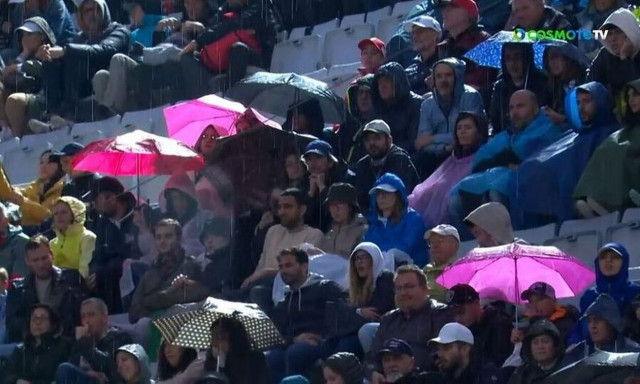 Στέφανος Τσιτσιπάς: Επανεκκίνηση μετά από 2 ώρες και 47 λεπτά! Νέα διακοπή κι αποδοκιμασίες στη Ρώμη