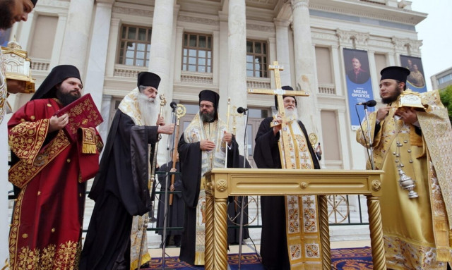 Μητρόπολη Πειραιώς: Υποδοχή του αντιγράφου του Σταυρού του Μ. Κωνσταντίνου και Τιμίου Ξύλου