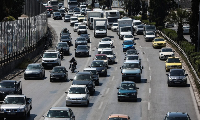 Κίνηση τώρα: «Ουρές» χιλιομέτρων στον Κηφισό - Πάνω από μια ώρα από Κηφισιά προς ΣΕΦ