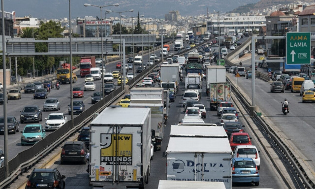 Κίνηση τώρα: Καθυστερήσεις για δεκάδες οδηγούς στους δρόμους της Αττικής