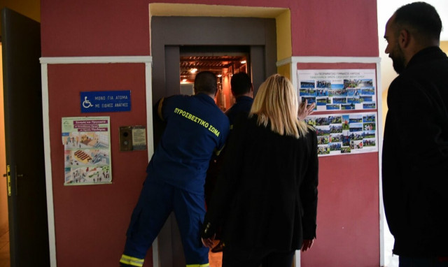 Εκλογές 2023 – Λάρισα: Ηλικιωμένος κλείστηκε στο ασανσέρ μέσα σε εκλογικό κέντρο