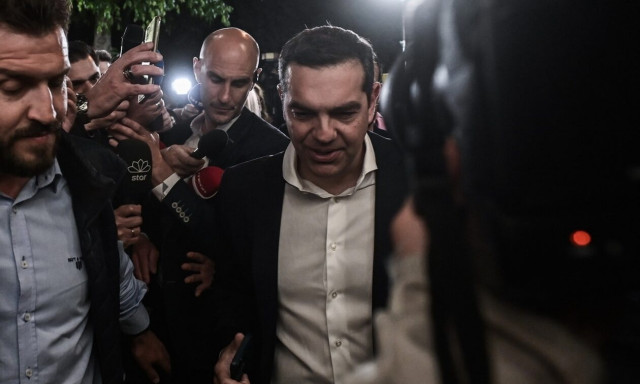 Εκλογές 2023: Αποχώρησε από την Κουμουνδούρου ο Αλέξης Τσίπρας