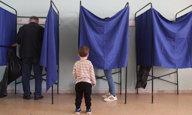 Θεσσαλονίκη: Νονός πήγε να ψηφίσει και τον κράτησαν στο εκλογικό κέντρο