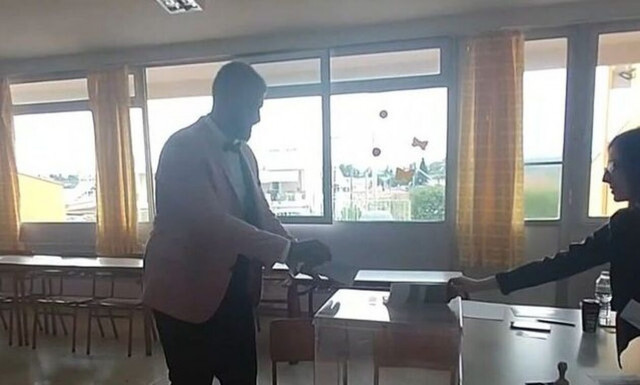 Εκλογές 2023: Τα ευτράπελα της κάλπης - Νύφες, γαμπροί και αγρότες με γαϊδουράκια