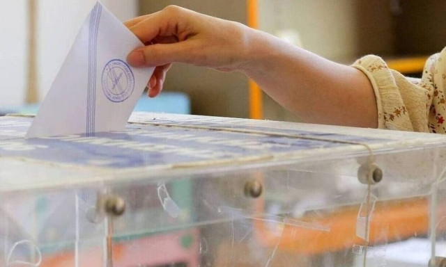 Πάτρα: Ηλικιωμένη έριξε δύο φακέλους στην κάλπη και την συνέλαβαν