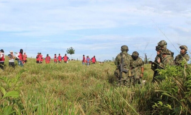 Κολομβία: Ρίψεις κιτ επιβίωσης και φυλλαδίων στη ζούγκλα για εξαφανισμένα παιδιά στη Κολομβία