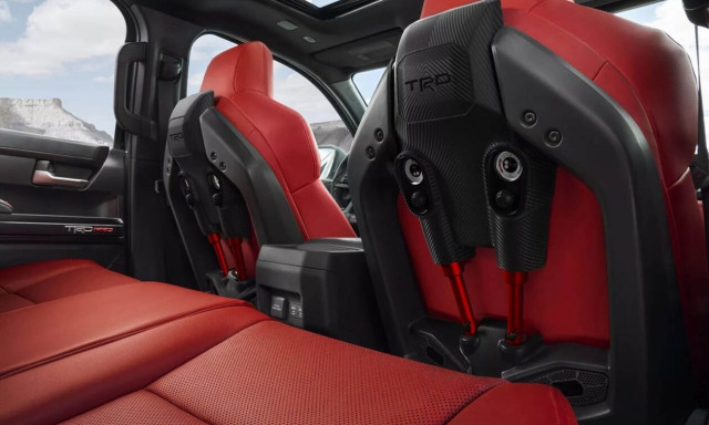 Καθίσματα με αμορτισέρ για μέγιστη άνεση και κράτημα