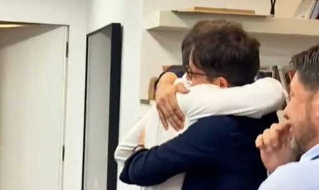 Κυριάκος Μητσοτάκης: Το «ευχαριστώ» στους πολίτες και η αγκαλιά με τον γιο του τη βραδιά των Εκλογών